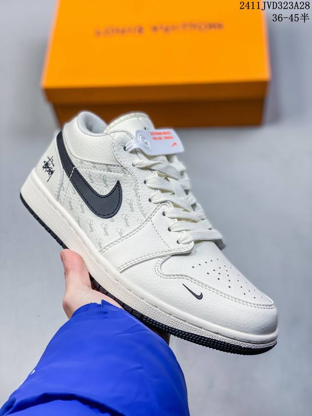 公司级带半码耐克nike Sb Zoom Dunk Low 板鞋 系列经典百搭休闲运动板鞋 鞋舌的填充，使舒适性大大提升，同时也更方便穿脱中底部分则加入了脚感柔