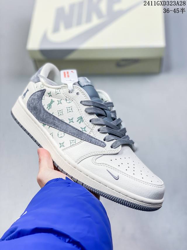 公司级带半码耐克nike Sb Zoom Dunk Low 板鞋 系列经典百搭休闲运动板鞋 鞋舌的填充，使舒适性大大提升，同时也更方便穿脱中底部分则加入了脚感柔