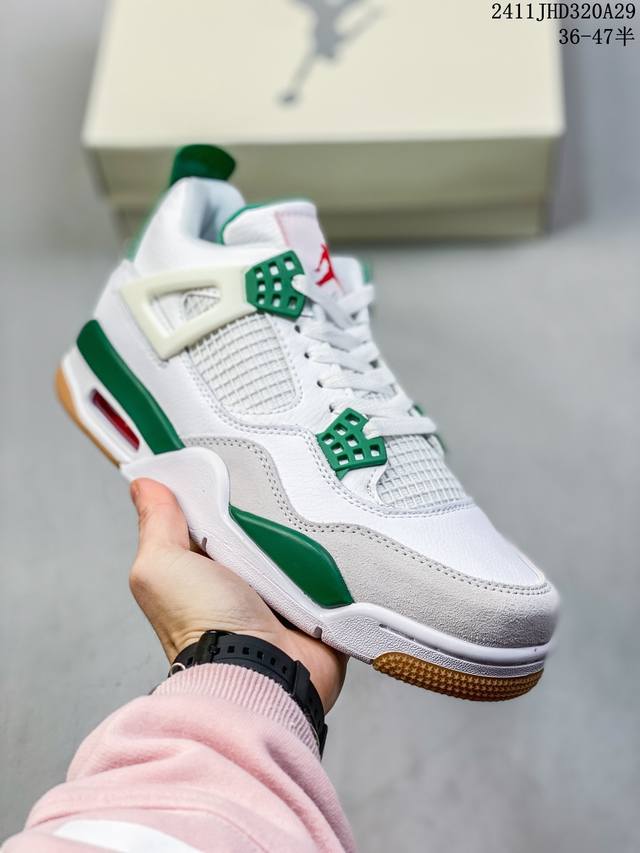 真标 耐克 Nike Air Jordan 4 Retro Og迈克尔 乔丹aj4代乔4 中帮复古休闲运动文化篮球鞋。秉承轻量化的速度型篮球鞋设计思想完成设计，