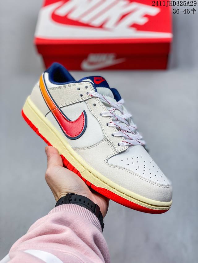 公司级带半码耐克nike Sb Zoom Dunk Low 板鞋 系列经典百搭休闲运动板鞋 鞋舌的填充，使舒适性大大提升，同时也更方便穿脱中底部分则加入了脚感柔