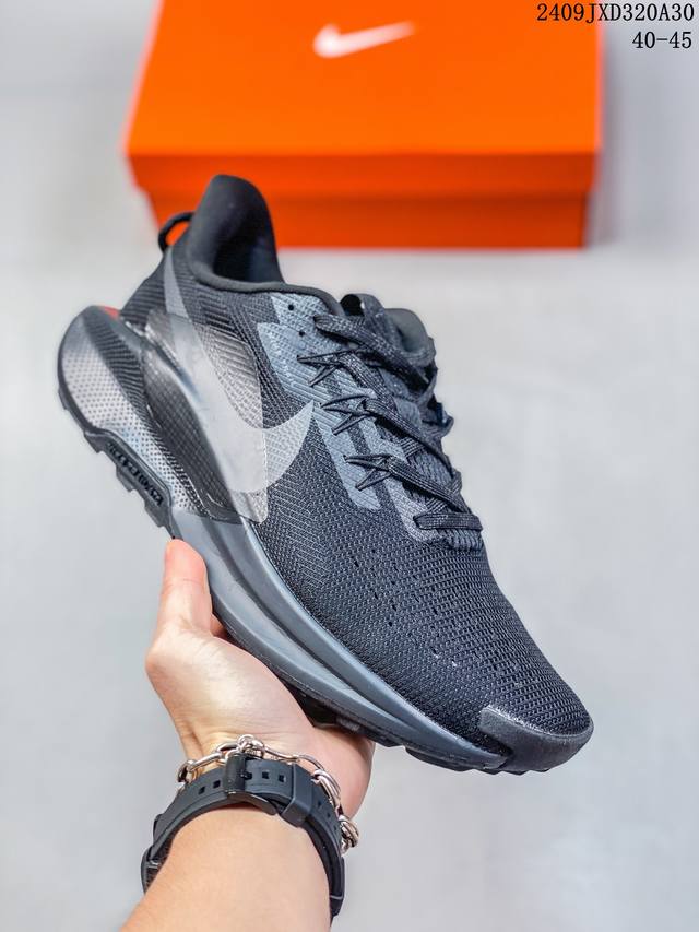 公司级nike Reactx Pegasus Trail 5 Next Nature 越野跑步鞋 登月兼顾迅疾外观和稳固脚感 后跟覆面和中足动态支撑巧妙融合 缔