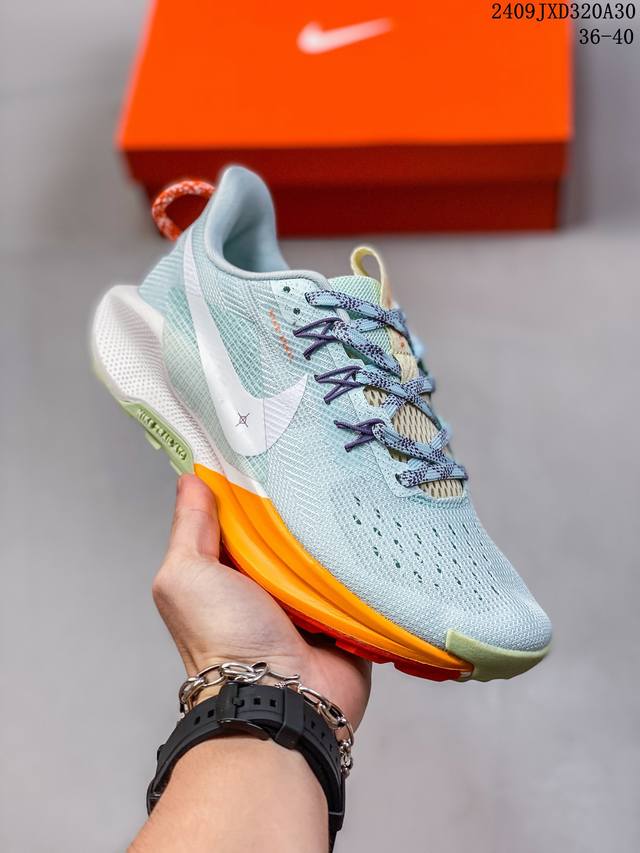 公司级nike Reactx Pegasus Trail 5 Next Nature 越野跑步鞋 登月兼顾迅疾外观和稳固脚感 后跟覆面和中足动态支撑巧妙融合 缔