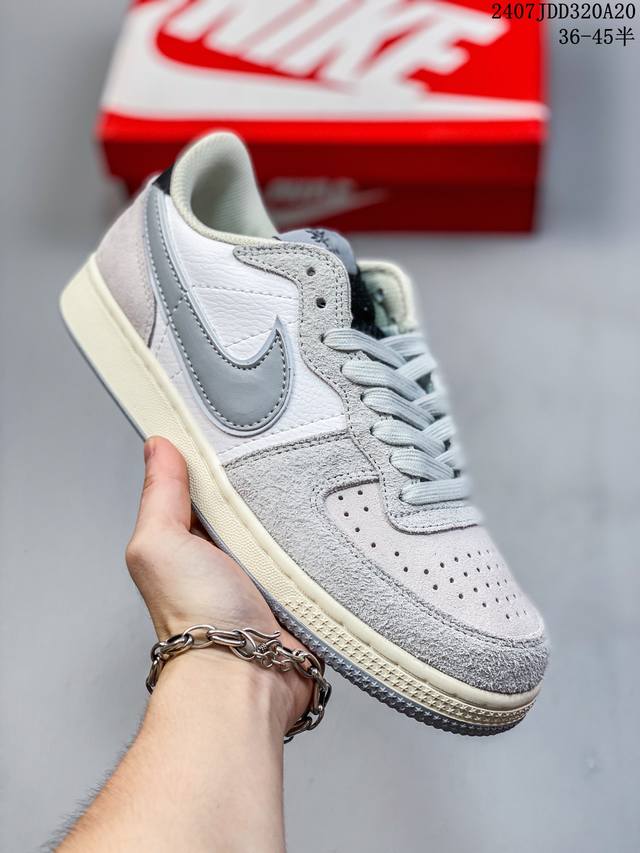 耐克 Nike Terminator Low 耐克终结者系列低帮滑板鞋 黄蓝密歇根 舒适 百搭 防滑耐磨复古板鞋。忠于原版，延续经典。采用耐穿舒适的利落皮革，助