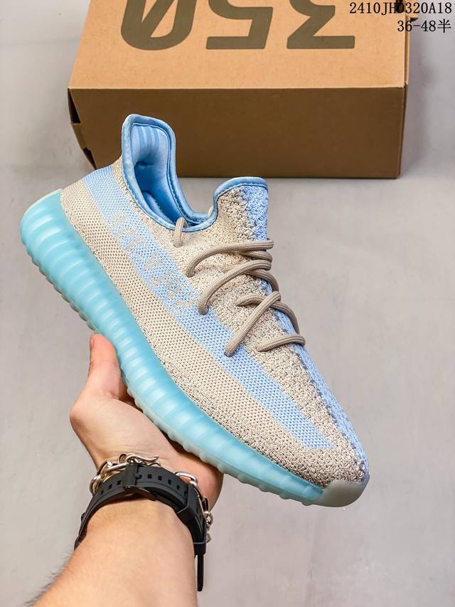 Adidas 阿迪达斯 Yeezy Boost 350 V2 椰子 巴斯夫 休闲透气缓震舒适 百搭轻便中底慢跑鞋 椰子鞋经典运动鞋中性跑鞋，是adidas Ye