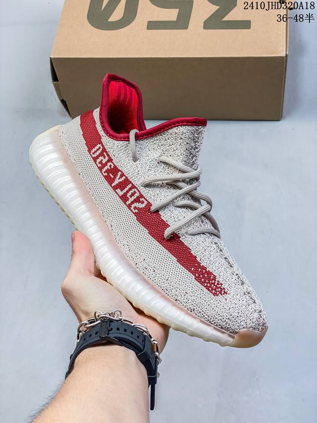 Adidas 阿迪达斯 Yeezy Boost 350 V2 椰子 巴斯夫 休闲透气缓震舒适 百搭轻便中底慢跑鞋 椰子鞋经典运动鞋中性跑鞋，是adidas Ye