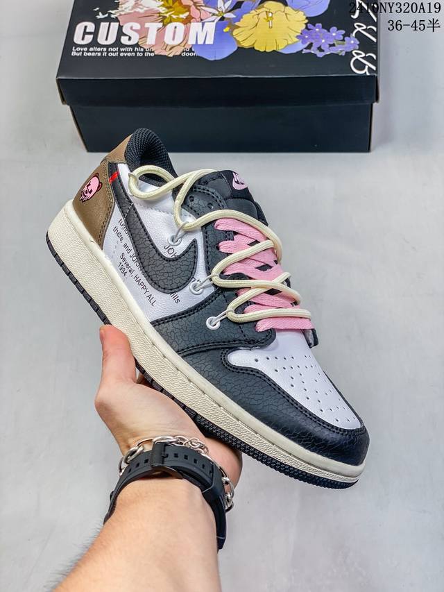 特价 耐克 Nike Dunk Low Retro 运动鞋复古解构绑带板鞋 双鞋带。作为 80 年代经典篮球鞋款，起初专为硬木球场打造，后来成为席卷街头的时尚标