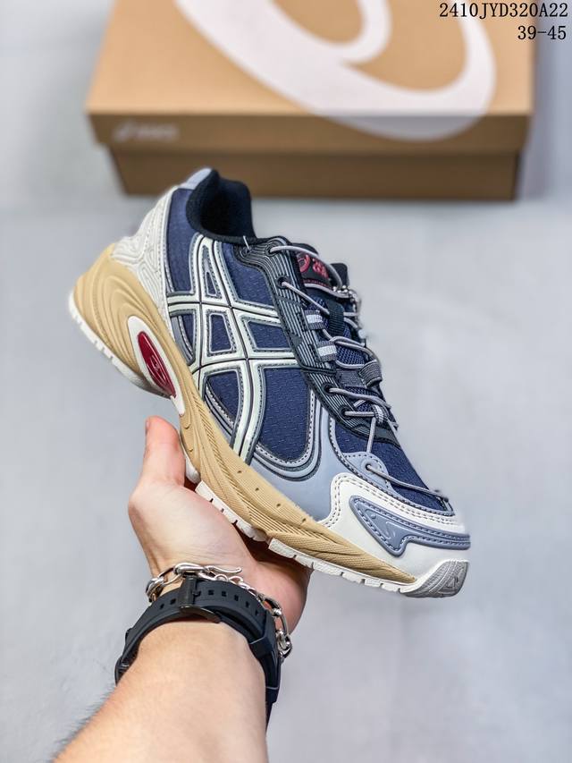 Asics Gel-Kahana Tr V4 亚瑟士户外运动鞋户外运动鞋 脚感非常好透气 户外登山鞋，这双鞋极具户外运动风格设计，大底与中底采用了ahar耐磨橡