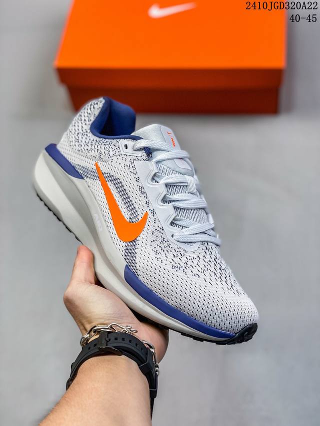 公司级！耐克nike Zoom Winflo 11 登月w11轻质透气休闲运动跑步鞋。升级中底为cushlon St，材质上更显得轻盈透气，耐磨性提高同时也使运