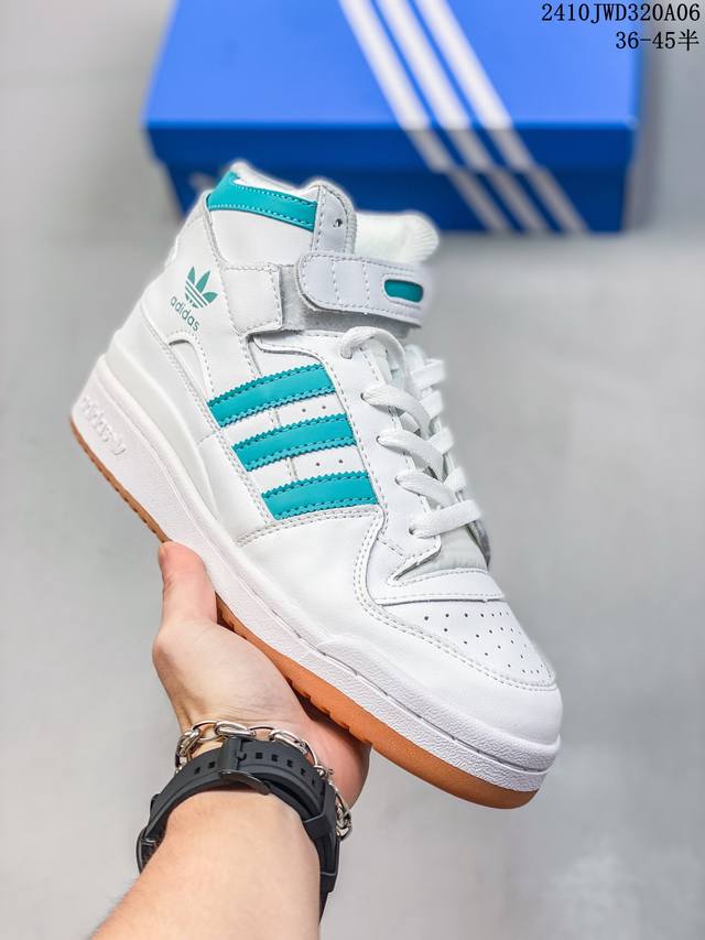 公司级adidas Forum 84 High 高帮魔术贴 百搭潮流休闲运动板鞋 以复古篮球鞋的外形为基础 采用皮革与织物拼接 简约百搭 更加贴合舒适 中底内侧