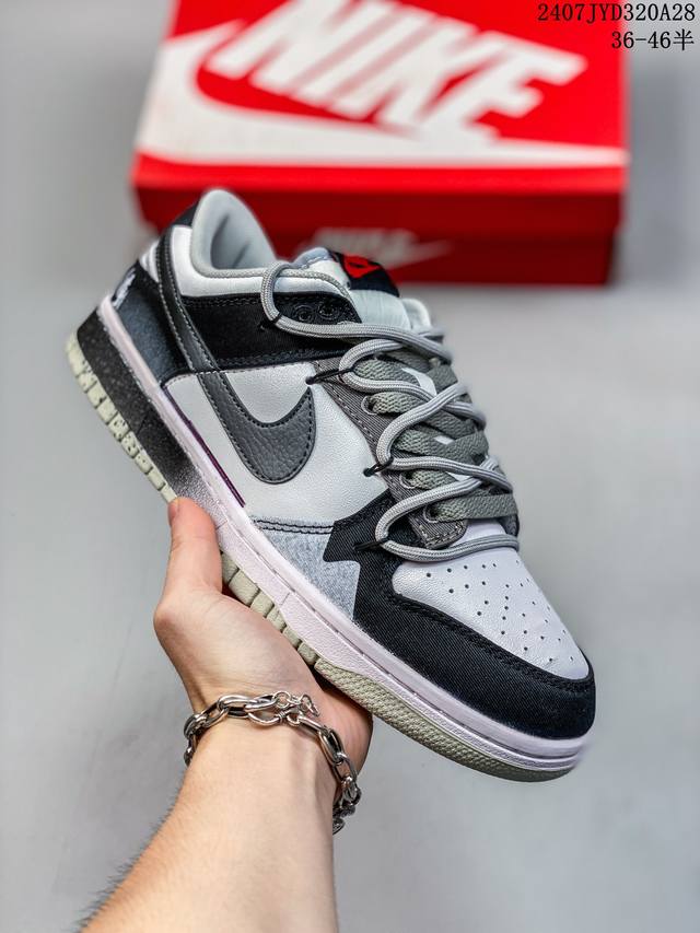 公司级！Futura X Nike Dunk Low Sb联名 解构绑带滑板鞋 这双鞋带系统延续了今年的代表性风格，搭配亮粉色鞋带，保持了 Dunk Sb Lo