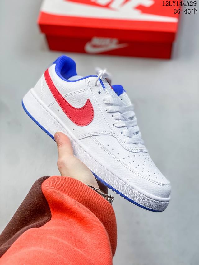 Nike Court Vision Low 百搭单品 受1980年代中期趋势的启发，Nikecourt Vision Low是一款融合了复古篮球风格的混合运动鞋