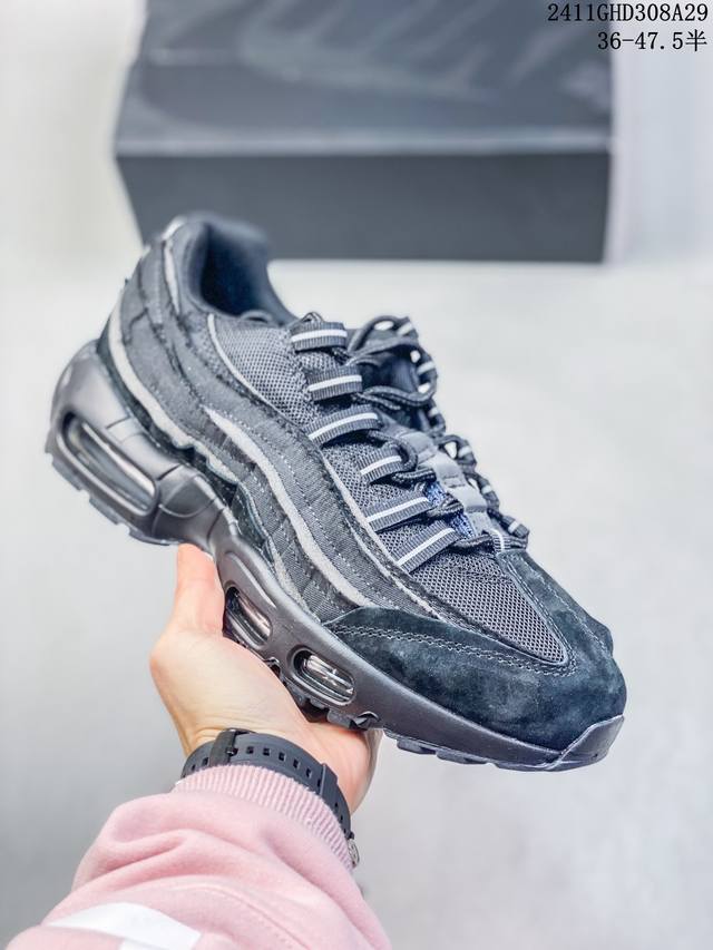 Nike 耐克 Air Max 95 潮流百搭 气垫缓震慢跑鞋 休闲防滑运动鞋！Nike耐克跑步鞋经典透气舒适运动鞋休闲鞋。为了迎接今年的世界地球日，Nike