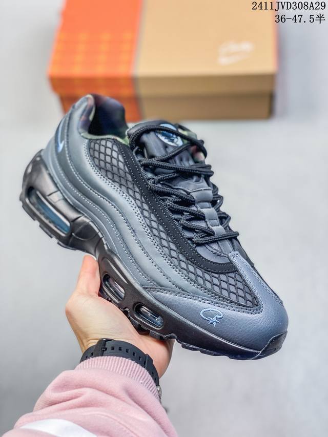 Nike 耐克 Air Max 95 潮流百搭 气垫缓震慢跑鞋 休闲防滑运动鞋！Nike耐克跑步鞋经典透气舒适运动鞋休闲鞋。为了迎接今年的世界地球日，Nike