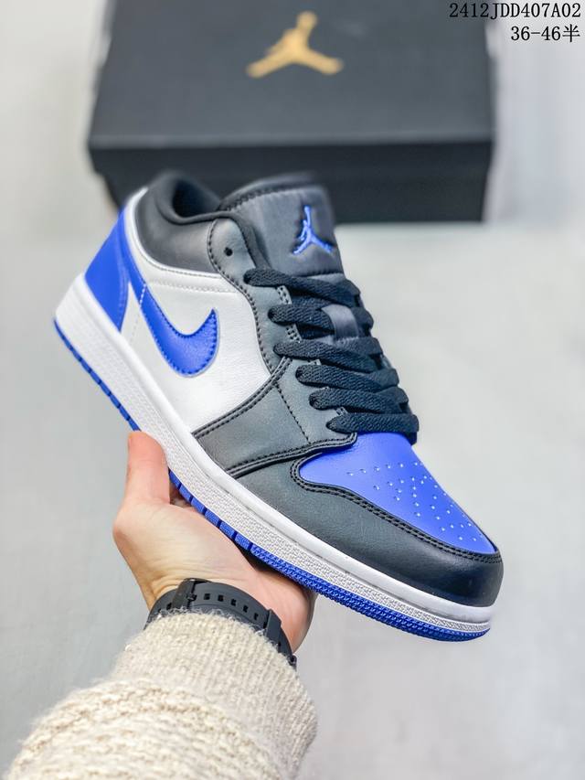 Jordan Air Jordan 1 Low Royal Toe 皮革 Aj1低帮 复古篮球鞋 黑蓝白 货号 : 553558- 尺码 : 36-46 带半码