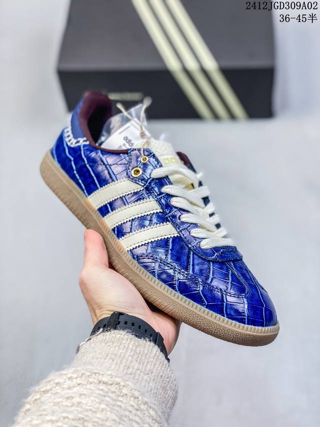 头层皮 阿迪达斯 Adidas Samba新款 德训鞋 时尚休闲运动板鞋- Wales Bonner 的 Adidas Samba “Studded”亮相，Ad