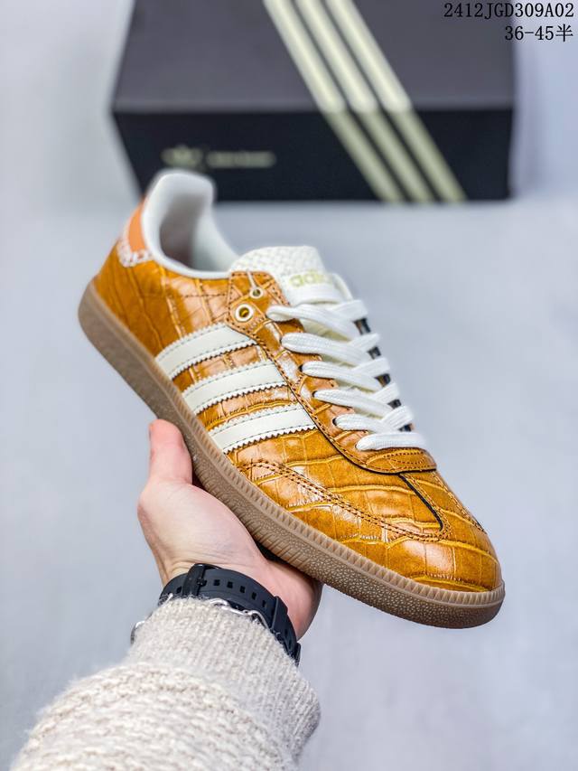 头层皮 阿迪达斯 Adidas Samba新款 德训鞋 时尚休闲运动板鞋- Wales Bonner 的 Adidas Samba “Studded”亮相，Ad