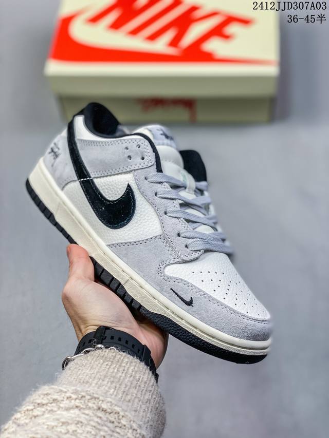 公司级带半码耐克nike Sb Zoom Dunk Low 板鞋 系列经典百搭休闲运动板鞋 鞋舌的填充，使舒适性大大提升，同时也更方便穿脱中底部分则加入了脚感柔