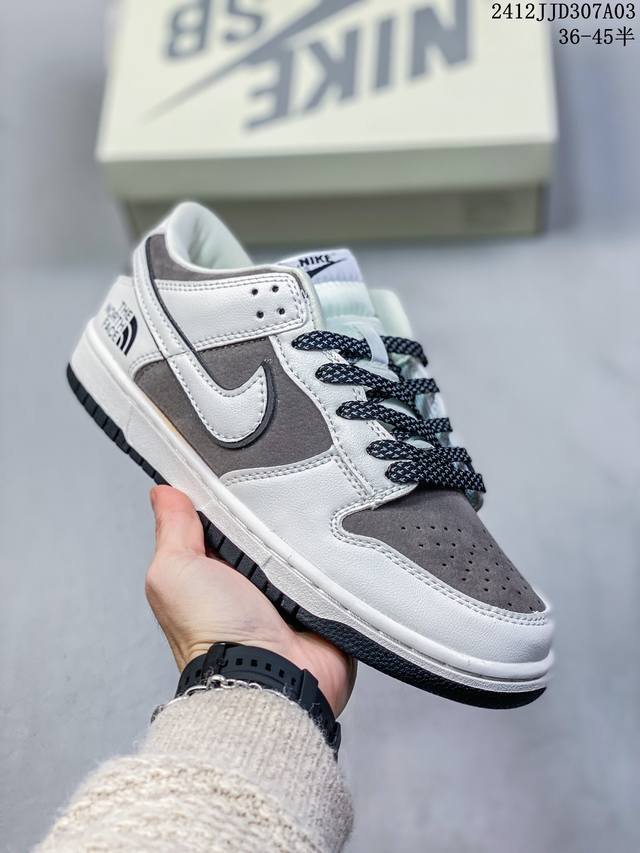 公司级带半码耐克nike Sb Zoom Dunk Low 板鞋 系列经典百搭休闲运动板鞋 鞋舌的填充，使舒适性大大提升，同时也更方便穿脱中底部分则加入了脚感柔