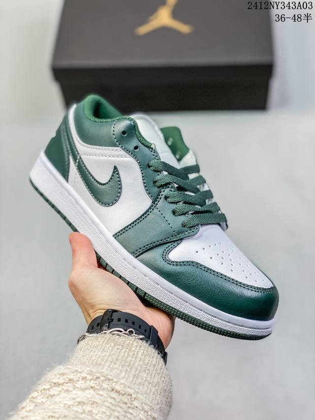 双十二福利特价 耐克 乔丹air Jordan 1 Low Aj1 乔1 低帮复古文化休闲运动篮球鞋 从19 年面世的元年款汲取设计灵感，采用简洁大方的经典外观