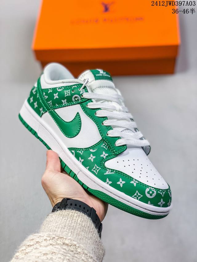 公司级带半码耐克nike Sb Zoom Dunk Low 板鞋 系列经典百搭休闲运动板鞋 鞋舌的填充，使舒适性大大提升，同时也更方便穿脱中底部分则加入了脚感柔