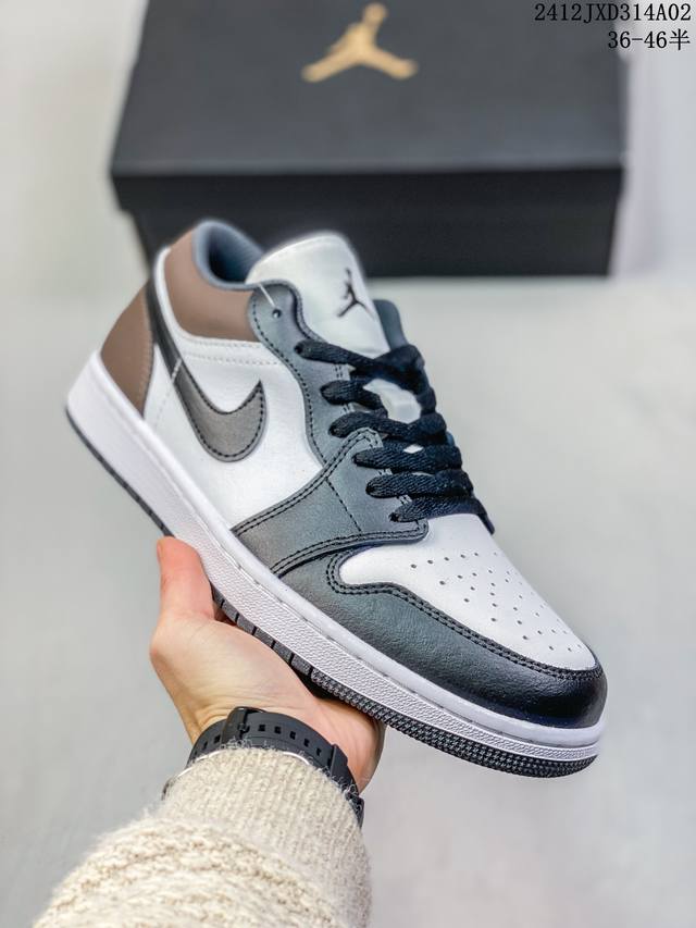 公司级nike Air Jordan 1 Low Aj1乔1低帮休闲板鞋 同步官方配色 头层皮打造 正确满胶鞋垫 四线拉帮 原厂织唛标 鞋舌高弹海绵填充 官方货