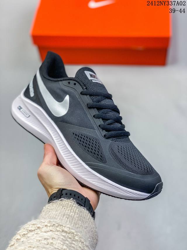 耐克nike Air Zoom Winflo 7X 登月系列网透面气 训跑练步鞋 内置zoom气垫 脚回感弹感受非常直接. 尺码：39-44 编码：12Ny33