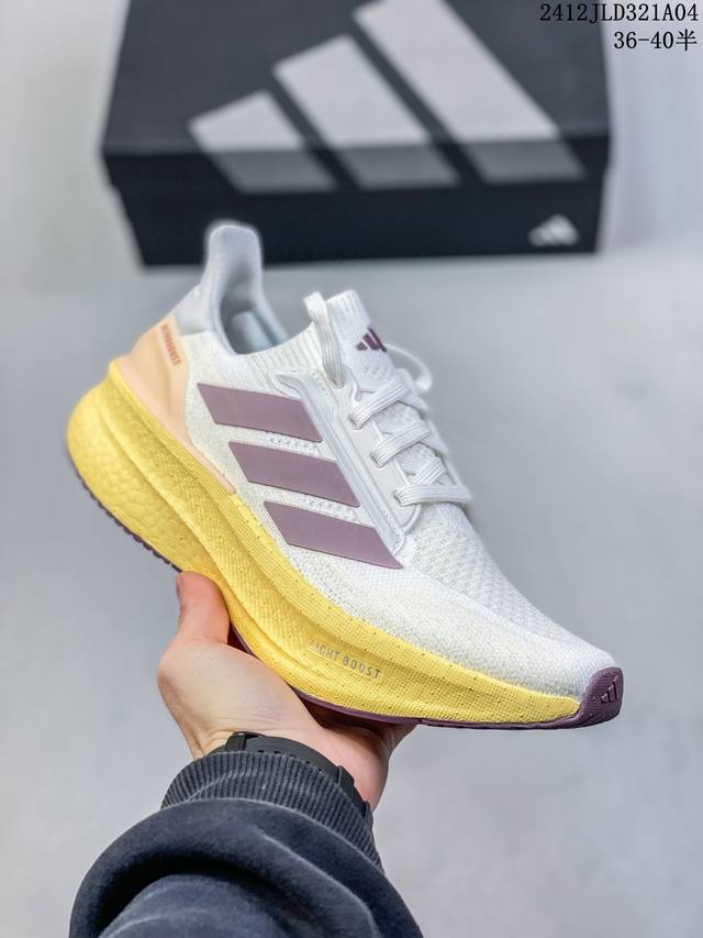 阿迪达斯 爆米花 男女鞋 Adidas Ultraboost 21低帮畅跑缓震回弹跑步运动鞋，Ultraboost 21以全新的外观示人。此次采用全新编制纹理的