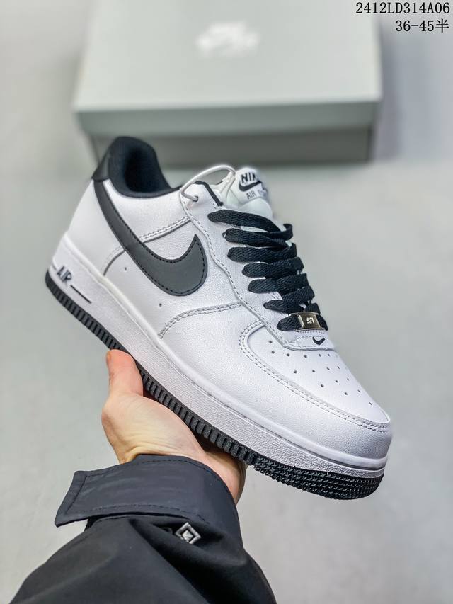 公司级ambush X Nk Air Force 1‘07 Low ”Phantom“ 联名款 空军一号低帮休闲板鞋 #鞋款鞋身以及内衬均采用了纯色皮革打造，标