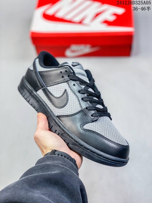 真标带半码耐克nike Sb Zoom Dunk Low 板鞋 系列经典百搭休闲运动板鞋 鞋舌的填充，使舒适性大大提升，同时也更方便穿脱中底部分则加入了脚感柔软