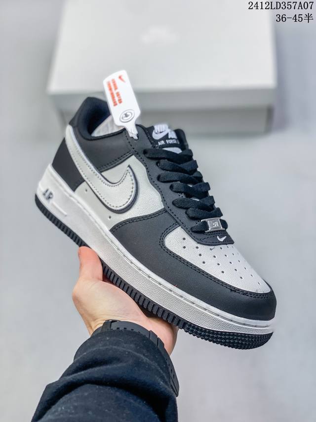 双十二福利套现带半码耐克nike Air Force 1‘07 空军一号低帮百搭休闲运动板鞋。柔软、弹性十足的缓震性能和出色的中底设计，横跨复古与现代的外型结合