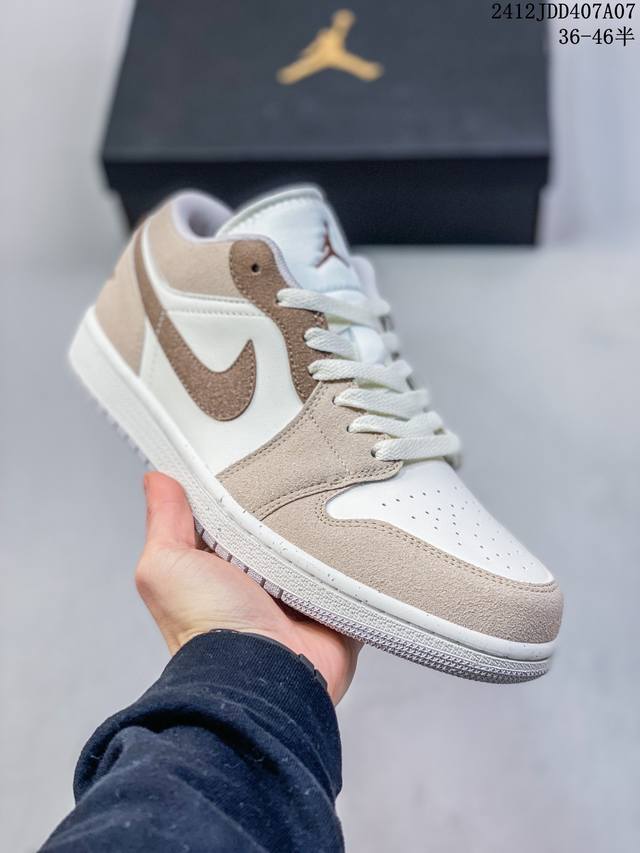 Air Jordan 1 Low Aj1乔1低帮休闲板鞋 同步官方配色 原档冲孔鞋头 正确满胶鞋垫 四线拉帮 原厂织唛标 鞋舌高弹海绵填充。 Size： 36