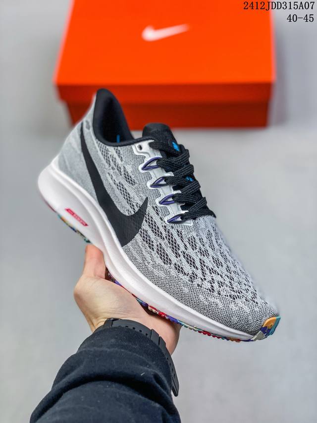 Nike 耐克 Air Zoom Pegasus 36 针织透气 登月36代兼顾迅疾外观和稳固脚感，后跟覆面和中足动态支撑巧妙融合，缔造稳定顺畅的迈步体验 12