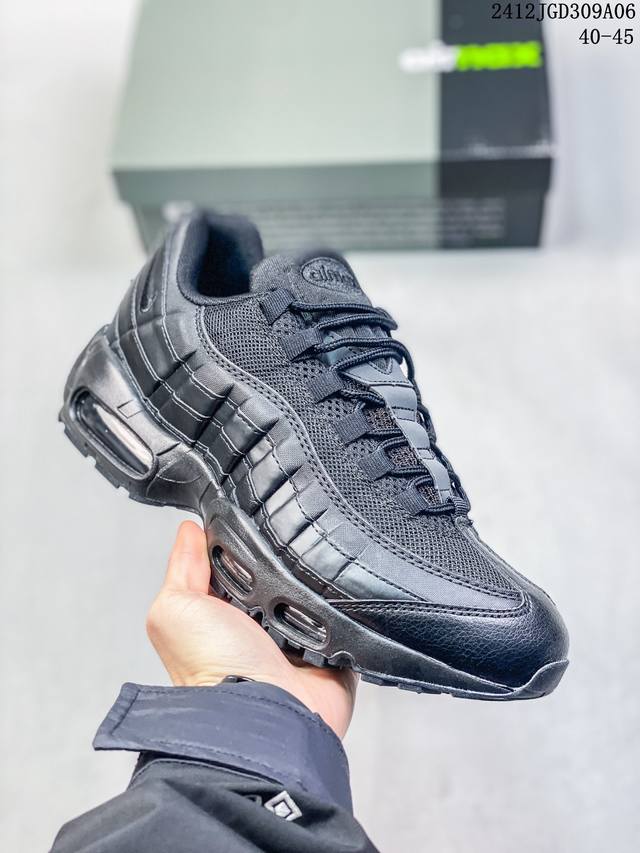 Nike 耐克 Air Max 95 潮流百搭 气垫缓震慢跑鞋 休闲防滑运动鞋！Nike耐克跑步鞋经典透气舒适运动鞋休闲鞋。为了迎接今年的世界地球日，Nike