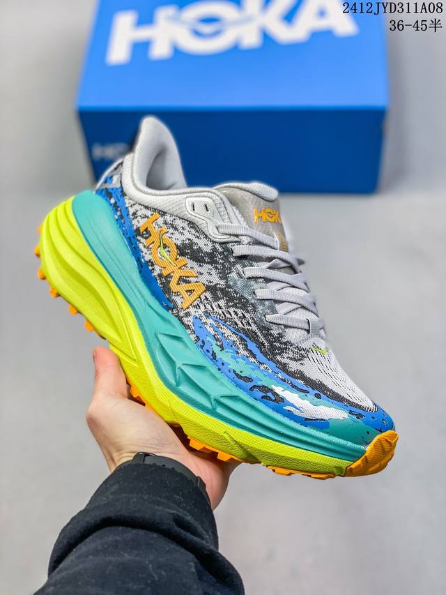 公司级小红书推荐hoka M Stinson 7 全新配色 这个品牌来自于新西兰的毛利语，Hoka表示大地，One One表示飞越，连起来就是飞越地平线，One