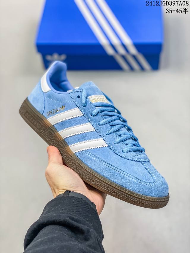 Adidas 阿迪达斯 原楦开发纸版楦型，采用猪巴革组合太空革鞋面材质，内嵌环保海玻璃足弓人体工学鞋垫，外置防滑耐磨rb橡胶大底展现浓厚的复古味道，阿迪达斯ad