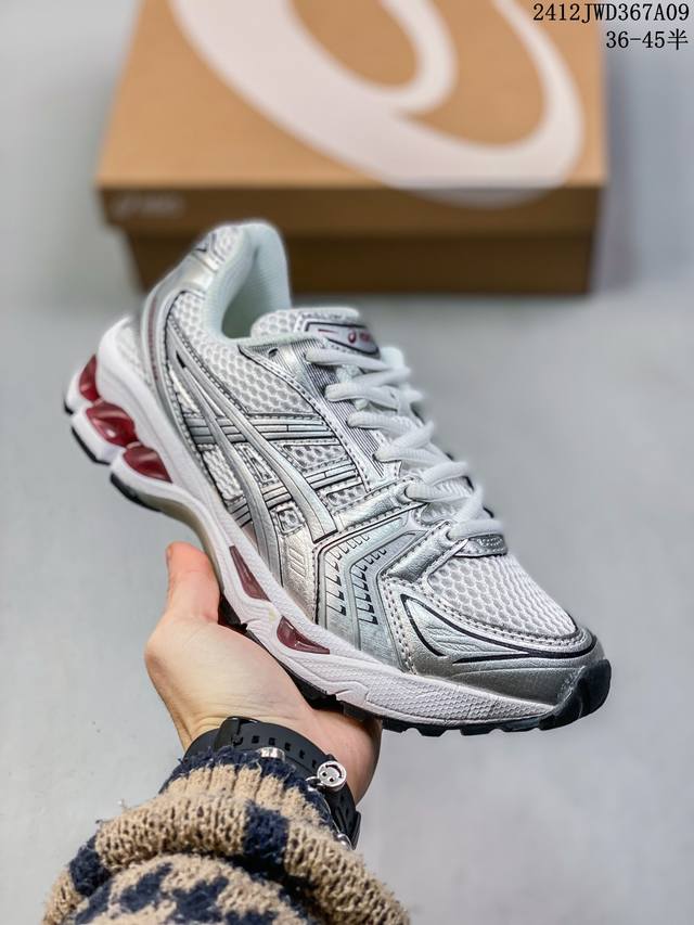 Jjjjound X Asics Gel Kayano 14黑色搭配让整鞋兼具复古气息和未来感，更有别样的视觉效果。鞋面材质方面，两款鞋采用网布和热熔材质相拼接