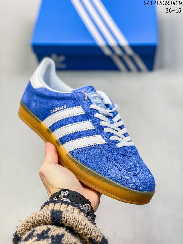 双十二福利套现实adidas Originals Gazelle Indoor 三叶草休闲防滑耐磨低帮板鞋 鞋头出色设计 塑就出众贴合感 稳固的后跟贴合足部曲线