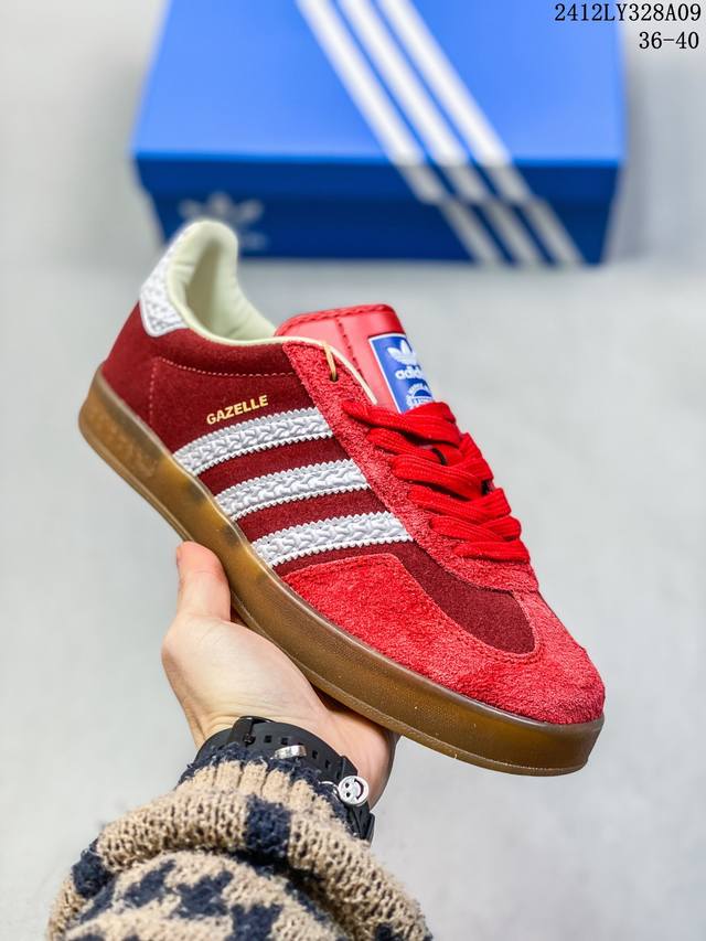 双十二福利套现实adidas Originals Gazelle Indoor 三叶草休闲防滑耐磨低帮板鞋 鞋头出色设计 塑就出众贴合感 稳固的后跟贴合足部曲线