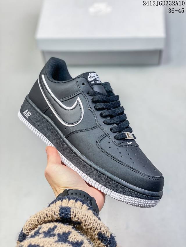 公司级耐克nike Air Force 1 Mid 07 空军一号中帮百搭休闲运动板鞋。柔软、弹性十足的缓震性能和出色的中底设计，横跨复古与现代的外型结合，造就