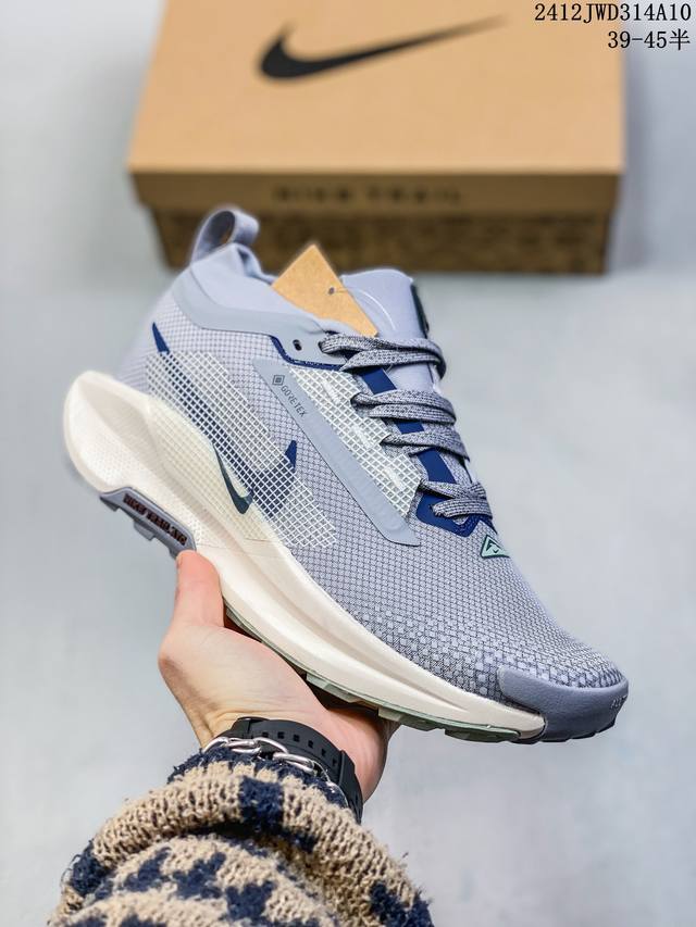 公司级nike Reactx Pegasus Trail 5 Gtx 越野跑步鞋 登月兼顾迅疾外观和稳固脚感 后跟覆面和中足动态支撑巧妙融合 缔造稳定顺畅的迈步