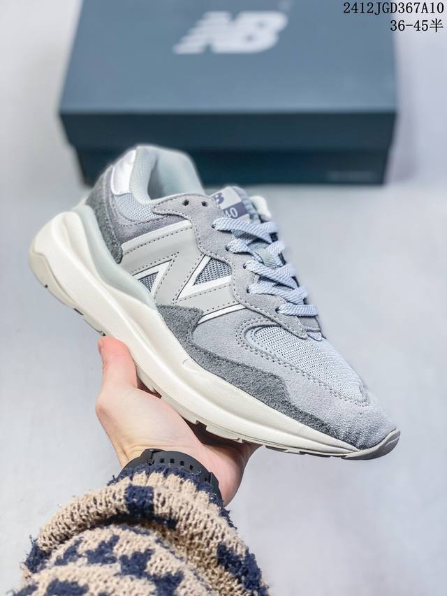 公司级别 新品首发 New Balance M5740系列原楦原纸版开发版型 采用国产猪巴革麂皮及牛培革料拼接构成#中底高弹eva发泡材质 外置橡胶大齿防滑橡胶