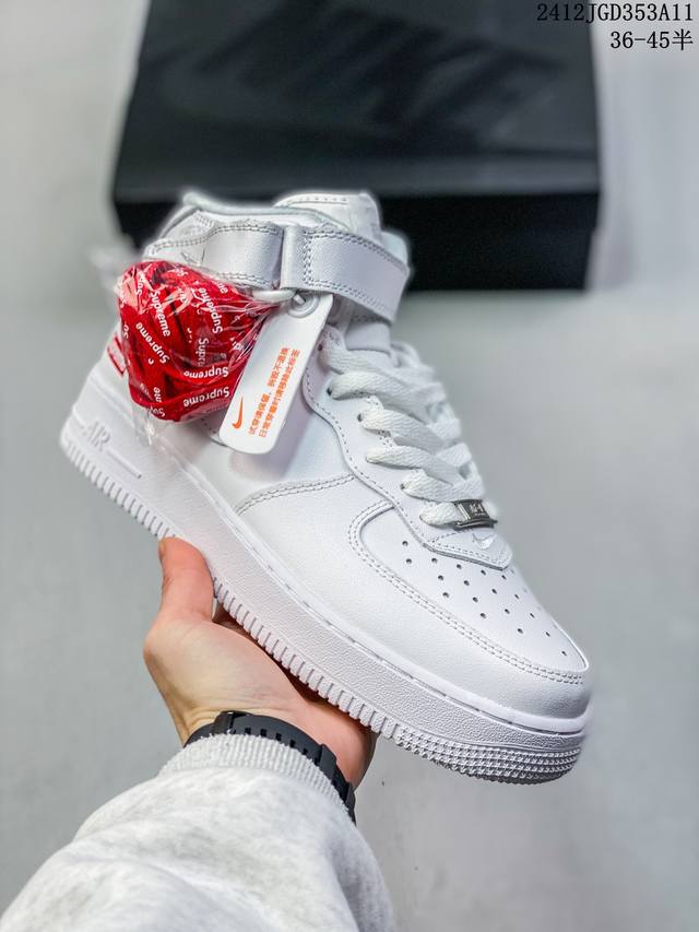 耐克nike Air Force 1 Low 联名空军一号高帮百搭休闲运动板鞋。柔软、弹性十足的缓震性能和出色的中底设计，横跨复古与现代的外型结合，造就出风靡全