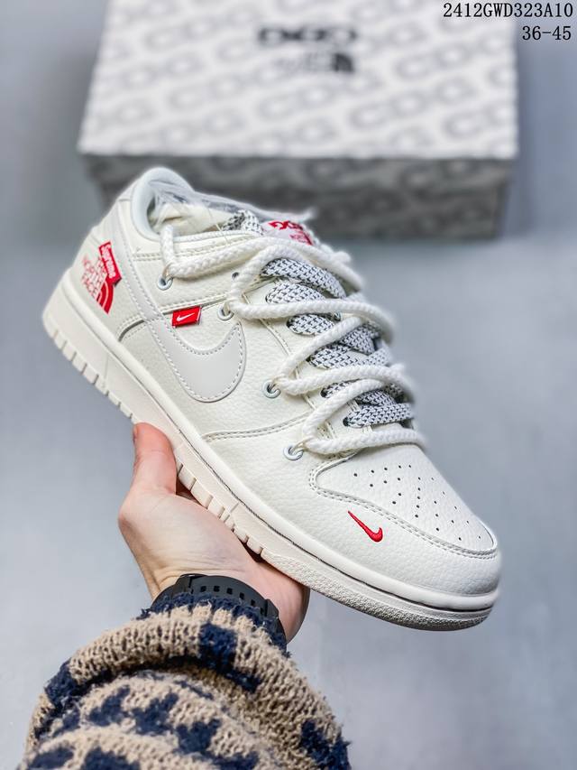 海外爆款限量发售！公司级 Nike Sb Dunk Low“ 斯图西联名 米蓝猪八英文” 周年高端定制 低帮休闲板鞋 定制鞋盒 大厂纯原品质出货 超高清洁度 皮