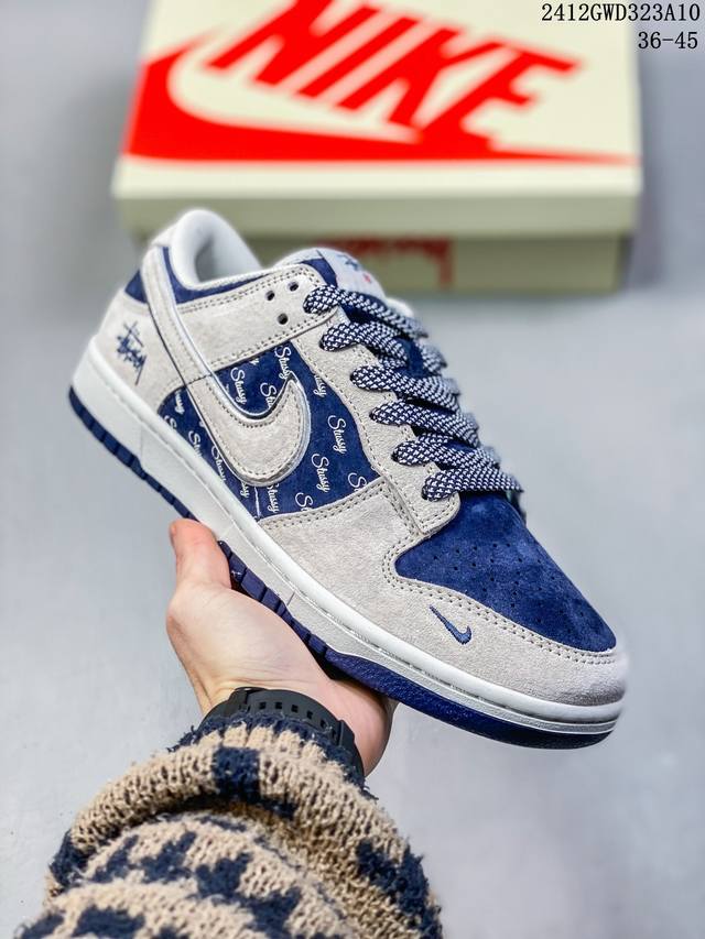 海外爆款限量发售！公司级 Nike Sb Dunk Low“ 斯图西联名 米蓝猪八英文” 周年高端定制 低帮休闲板鞋 定制鞋盒 大厂纯原品质出货 超高清洁度 皮