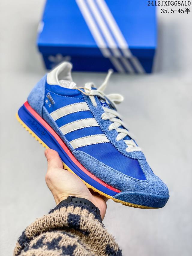 Adidas Originals Sl 72Rs 超轻便透气复古慢跑鞋 鞋头的设计饱满圆润 鞋面是翻毛皮和尼龙材质结合 上脚舒适柔软 橡胶大底非常耐磨防滑 包裹