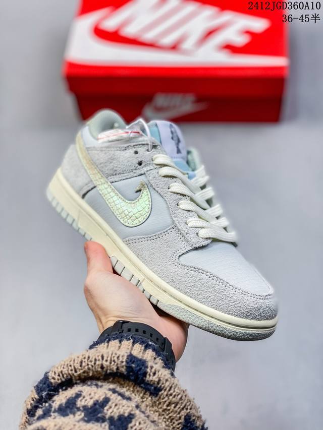 真标带半码耐克nike Sb Zoom Dunk Low 板鞋 系列经典百搭休闲运动板鞋 鞋舌的填充，使舒适性大大提升，同时也更方便穿脱中底部分则加入了脚感柔软