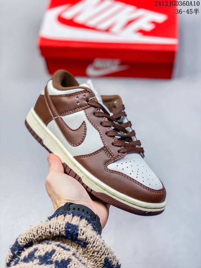 真标带半码耐克nike Sb Zoom Dunk Low 板鞋 系列经典百搭休闲运动板鞋 鞋舌的填充，使舒适性大大提升，同时也更方便穿脱中底部分则加入了脚感柔软