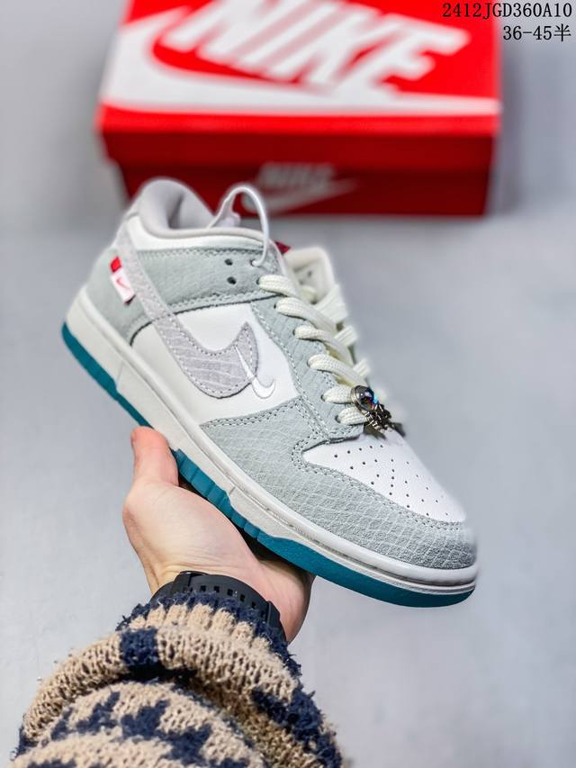 真标带半码耐克nike Sb Zoom Dunk Low 板鞋 系列经典百搭休闲运动板鞋 鞋舌的填充，使舒适性大大提升，同时也更方便穿脱中底部分则加入了脚感柔软