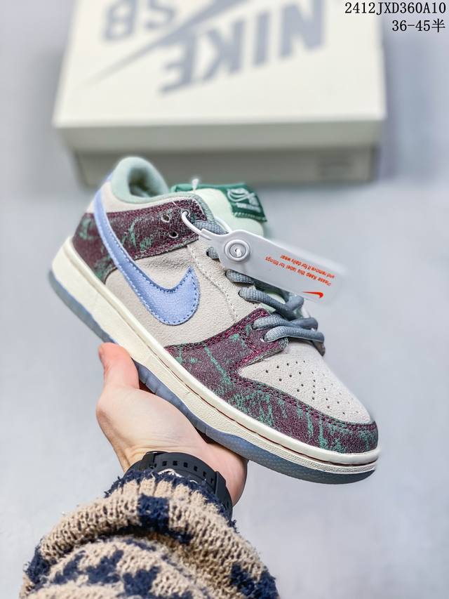 真标带半码耐克nike Sb Zoom Dunk Low 板鞋 系列经典百搭休闲运动板鞋 鞋舌的填充，使舒适性大大提升，同时也更方便穿脱中底部分则加入了脚感柔软