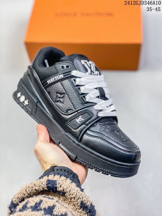 法国巴黎百年奢侈品牌lv路易威登louis Vuitton Trainer Sneaker Low 运动系列低帮复古百搭休闲运动文化篮球板鞋 尺码：如图所示 1